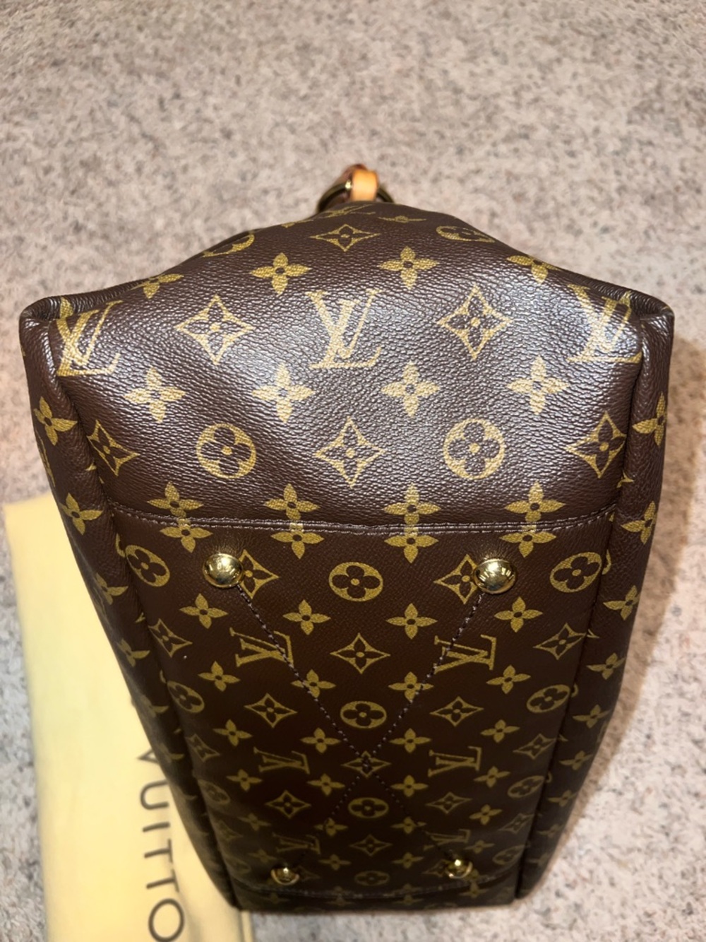 EUC Louis Vuitton Artsy - Picture 4 of 16